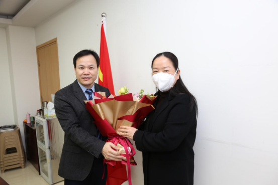 胡敏副市长看望慰问我院鲁葆春副院长452.png