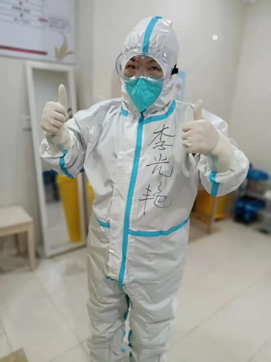 她是唯一一个可以进隔离病房工作的保洁员933.png