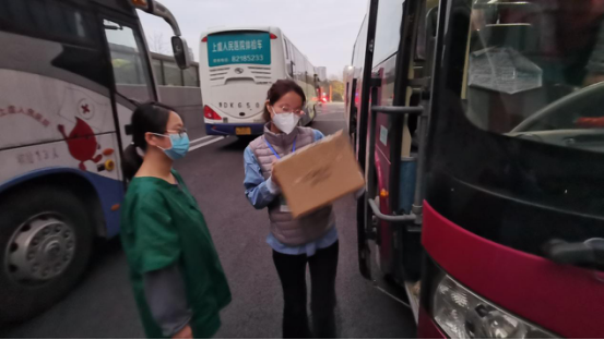 逆行途中的绍医青年，援“虞”路上的青年担当590.png