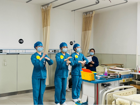 护理部组织开展第一梯队预备人员应急演练722.png