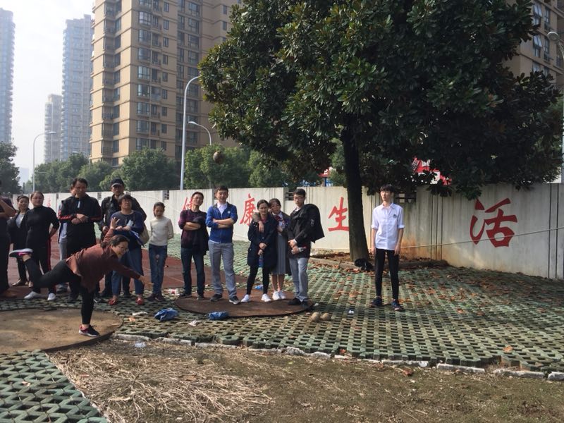 让身体舞动起来，让心情飞扬起来！血透室王颖13735290913，苹果6Plus随手拍摄.jpg