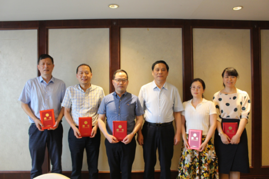 绍兴市医学会药事管理专业委员会成立暨学术交流会举办1658.png