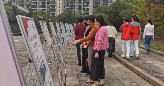 我院举行“赏金秋 展风采”健步走活动280.png