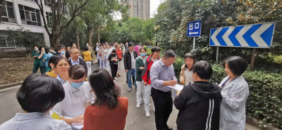 我院举行“赏金秋 展风采”健步走活动295.png