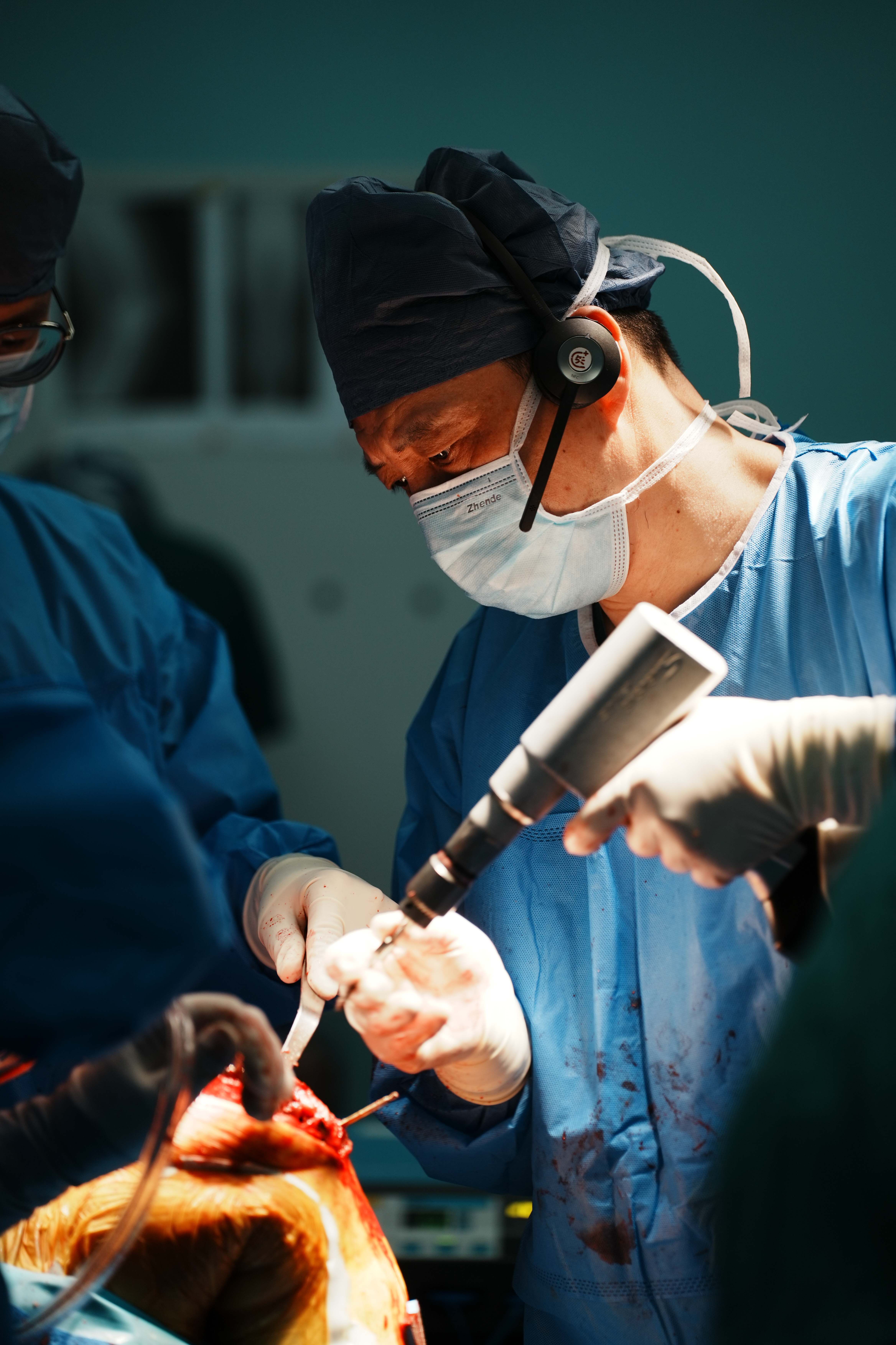 1-李宏斌-全膝关节置换.jpg 1-李宏斌-全膝关节置换.jpg