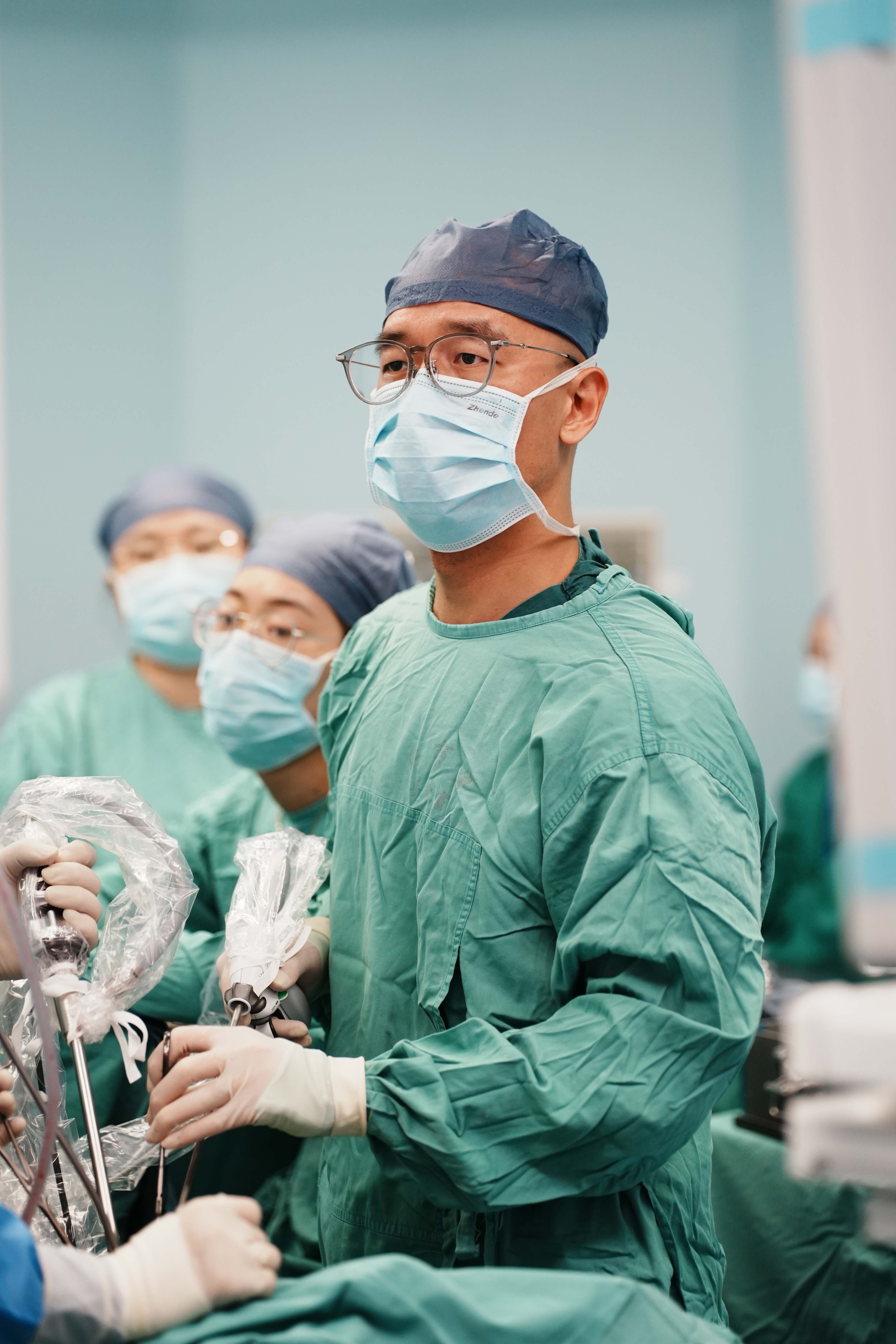 3-王彬-胸腔镜下左上肺叶切除术.jpg 3-王彬-胸腔镜下左上肺叶切除术.jpg