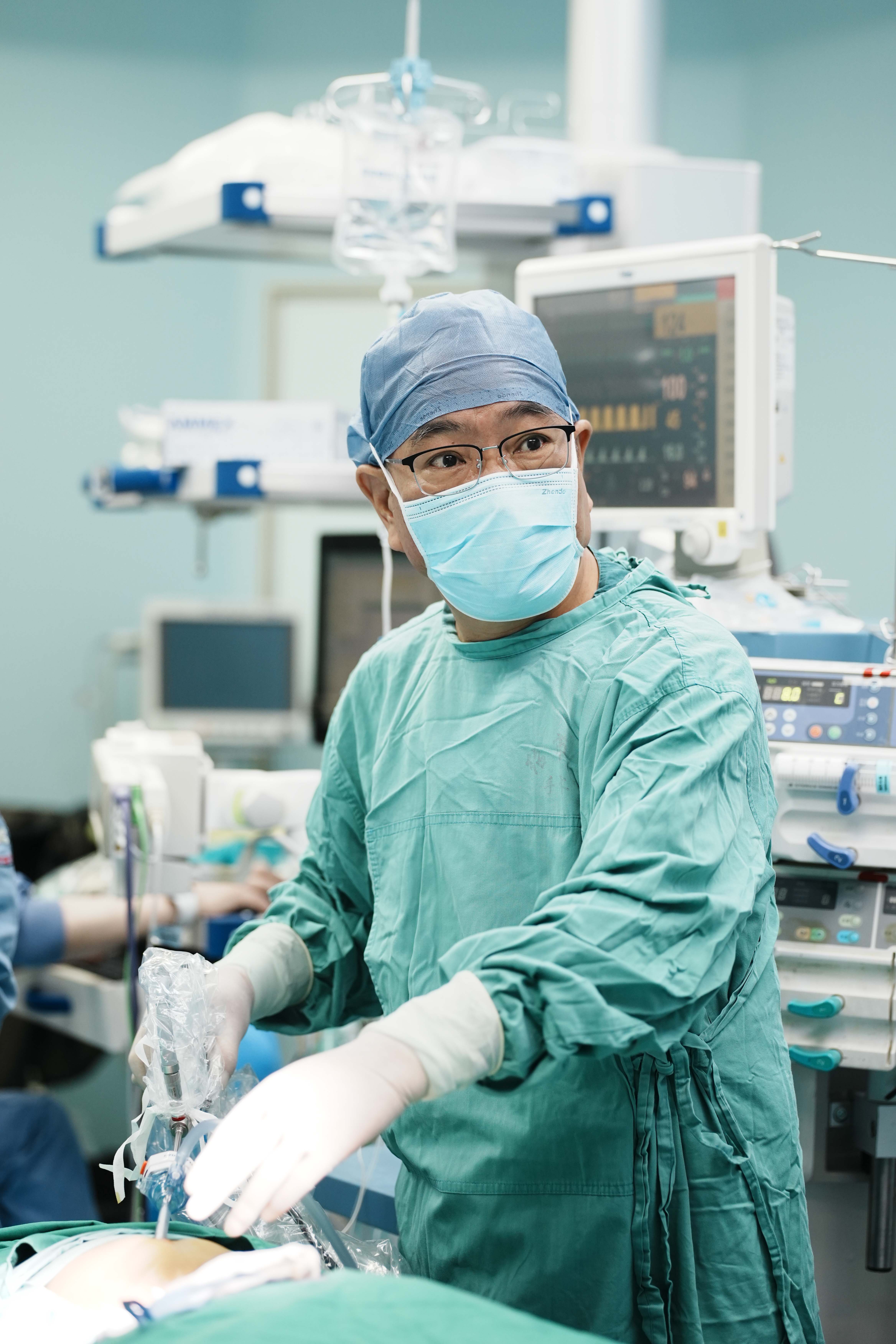 4-5-金见祥-腹腔镜下疝囊高位结扎术-.jpg 4-5-金见祥-腹腔镜下疝囊高位结扎术-.jpg