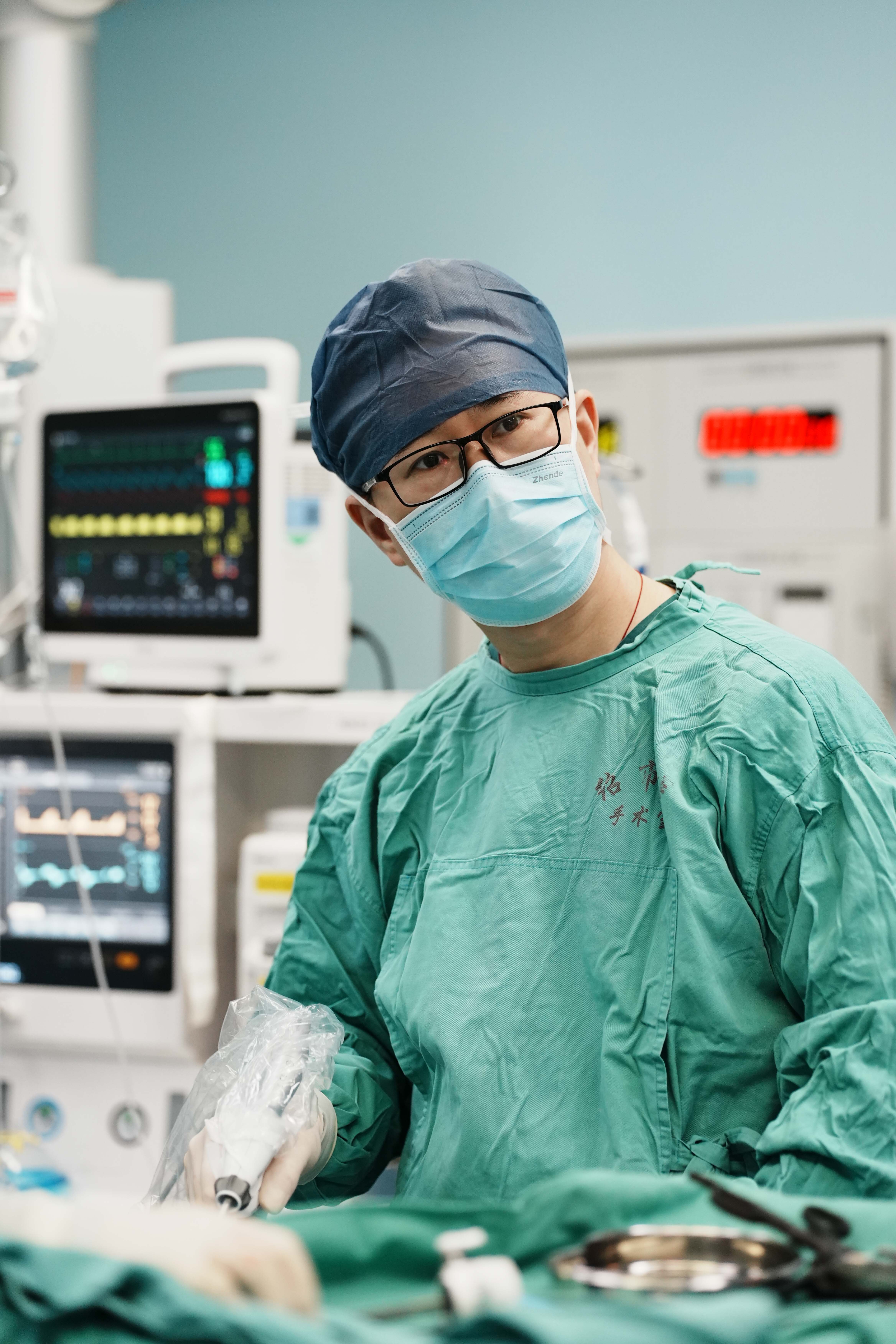 6-7-徐刚-腹腔镜下前列腺根治性切除术.jpg