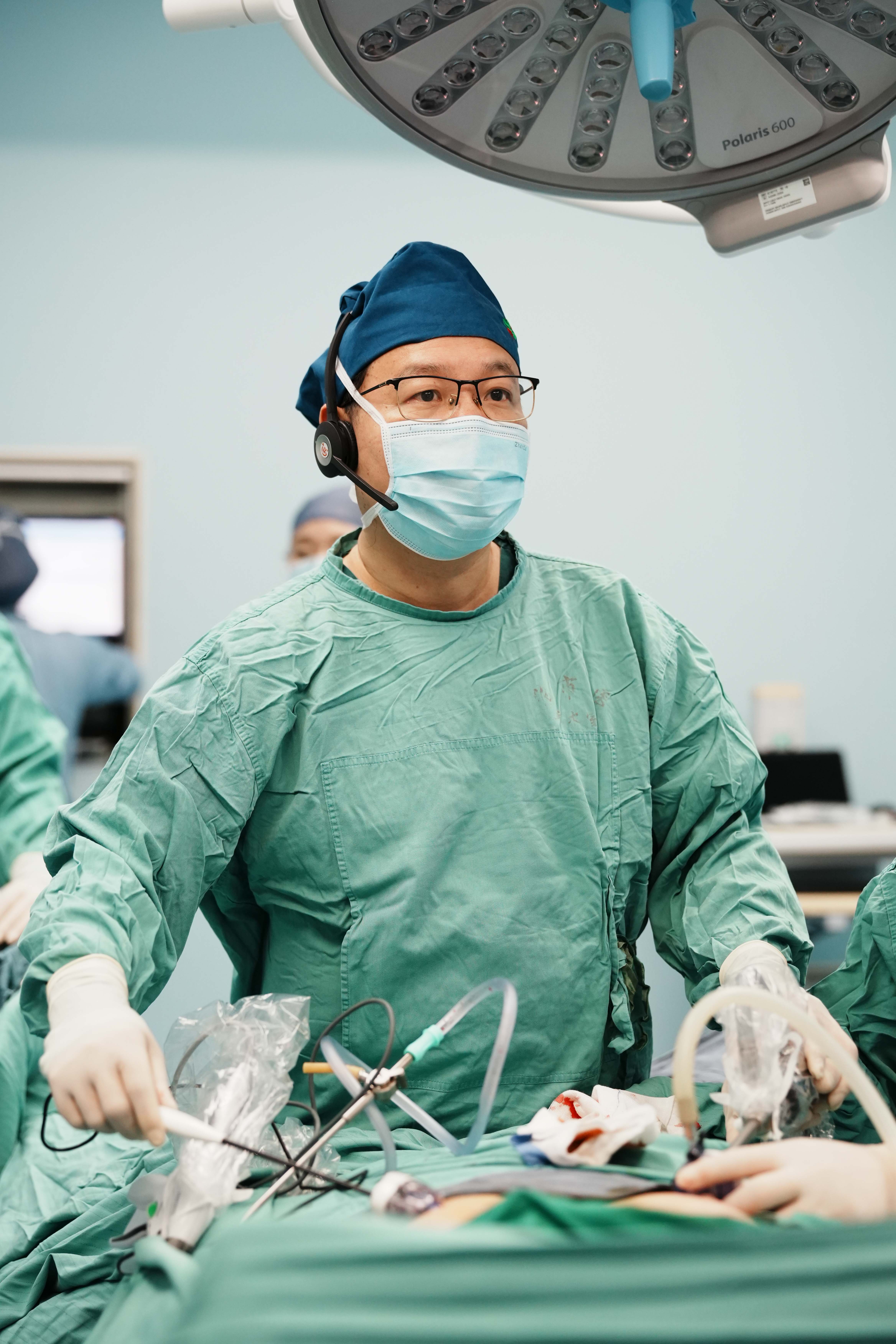 1-孟利伟-全乳晕腔镜甲状腺手术.jpg