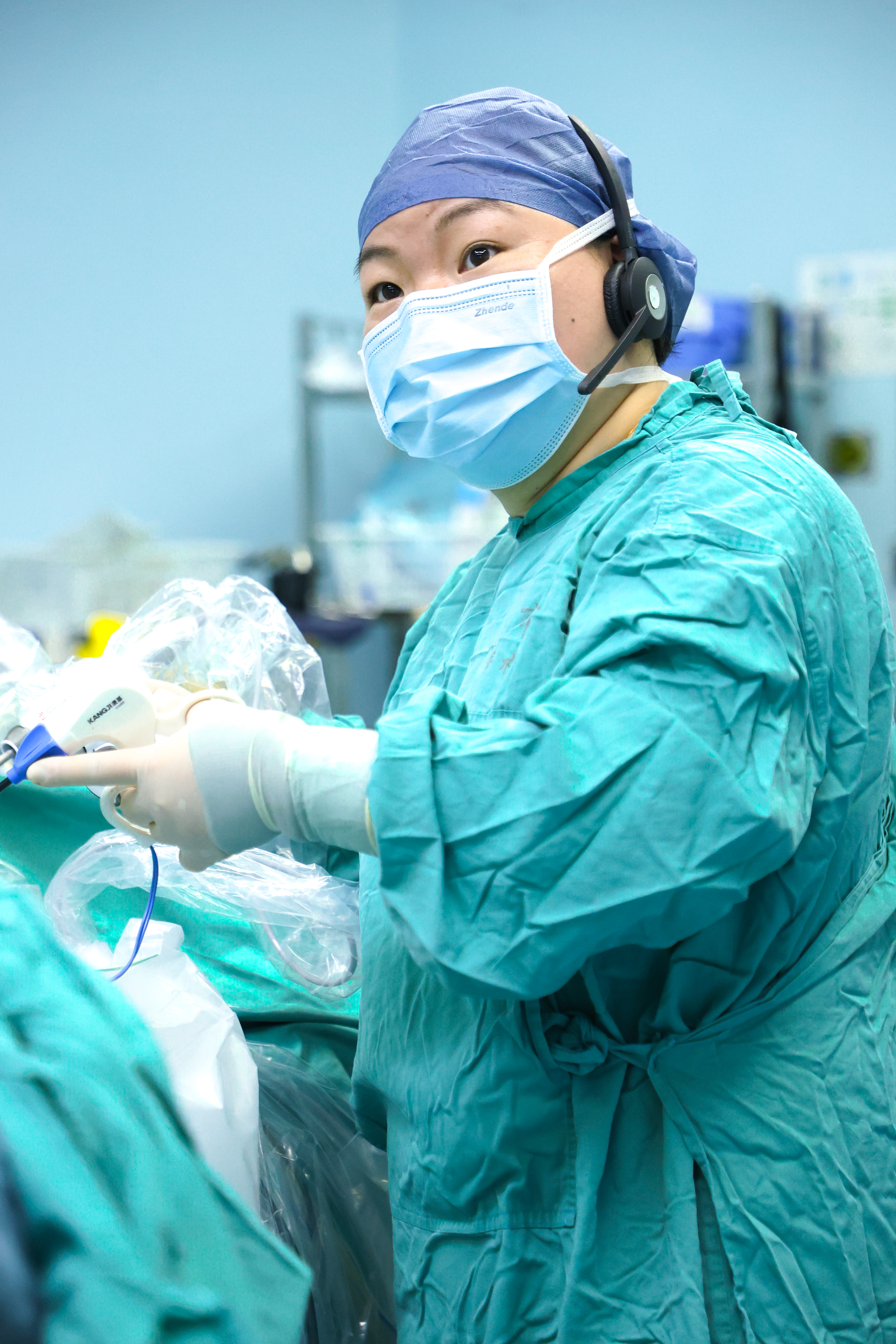 復腔镜经腹全子宫+双附件切除术+阴道前后壁修补术+阴道悬吊犬 张慧雅.jpg